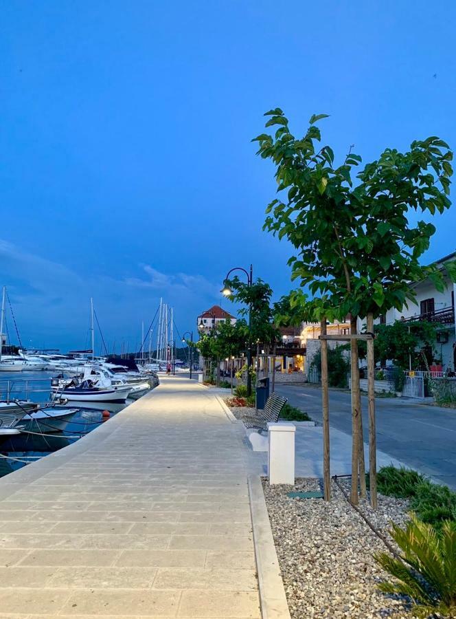 Apartment Remi, Penthouse With Balcony, Free Parking Marina Exteriér fotografie